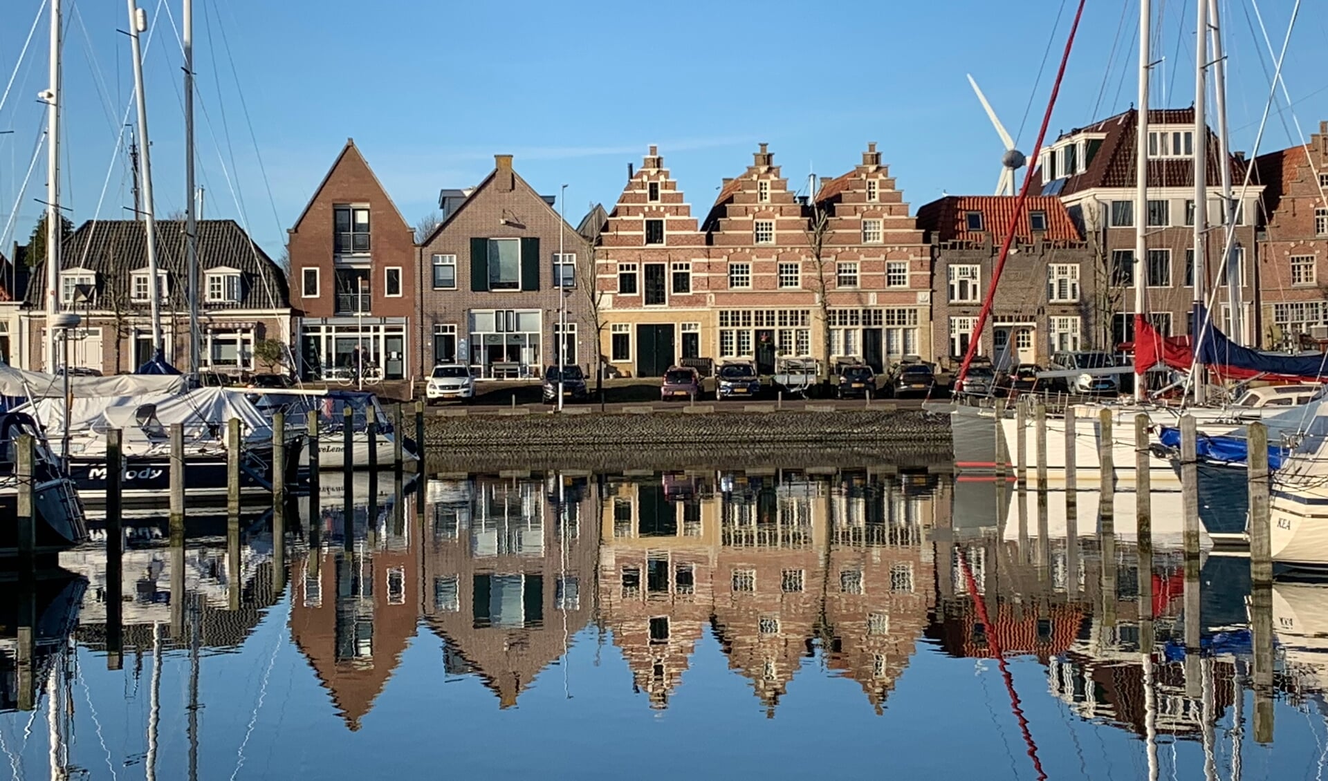 Aan de Oosterhaven staan prachtige historische huizen.