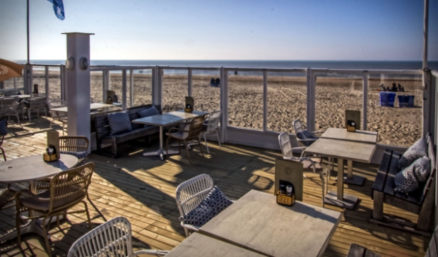 <p>Het terras van Paviljoen Zeezicht bleef ook met dit prachtige weer toch dicht.</p>