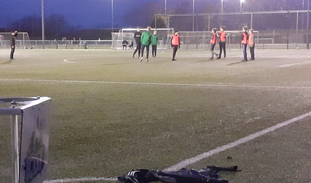<p pstyle="PLAT">Er gloort weer hoop voor de toekomst. We mogen weer op aangepaste wijze voetballen. Bewegen en sporten is ook in deze tijd extra belangrijk.</p>