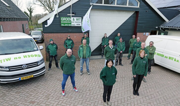 Het trotse team van Bouwbedrijf Groen en Wit