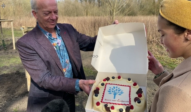 <p>Ronald Mauer met Imane Valk, Amsterdammertje van het Jaar 2020. </p>