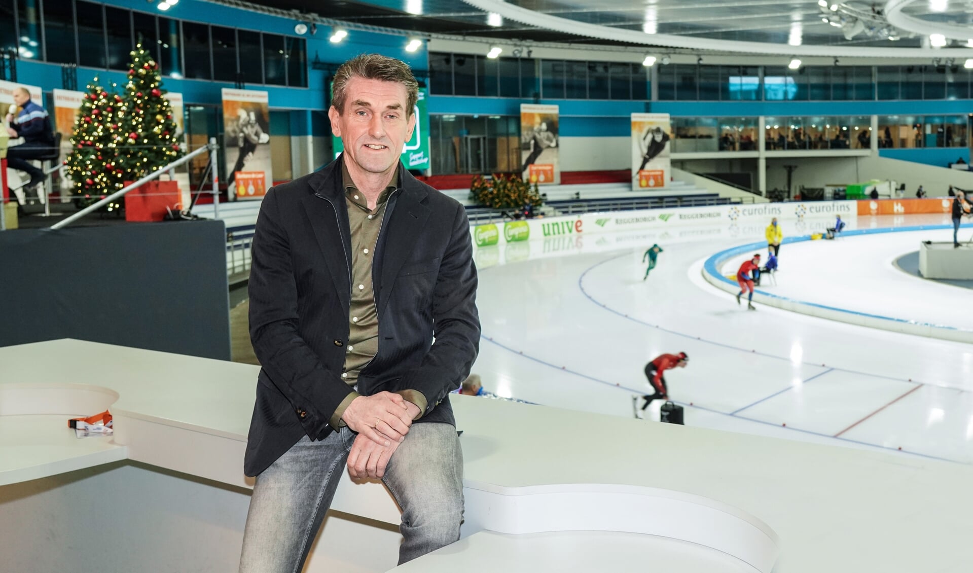 Patrick Wouters van den Oudenweijer in Thialf. ,,De enorme saamhorigheid tussen al die verschillende bloedgroepen die samen het nationale en internationale schaatsen vormen, vind ik de plus van deze winter.’’ (Foto Timsimaging)