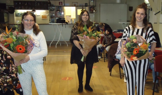 <p>De drie gedecoreerden v.l.n.r. Yvana Pol, Patricia Lopez Correa en Lola Rietdijk.</p>