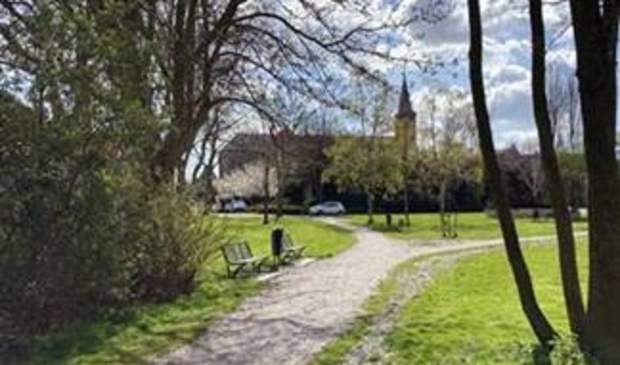<p>De schelpenpaden worden vernieuwd.</p>