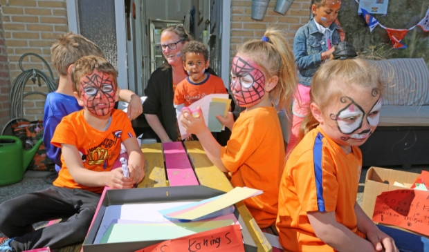 <p>De jeugd van Hensbroek genoot van leuke activiteiten in voortuinen.</p>