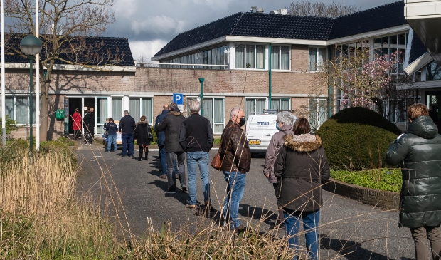 <p>Geduldig wachten op een vaccinatie.</p>