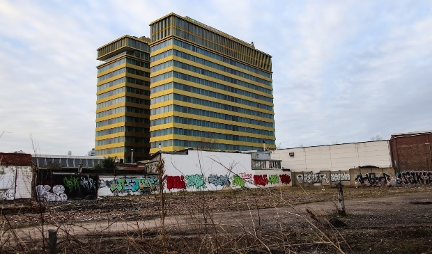 <p>Hotel met tuin, Holiday Inn Express Amsterdam - North Riverside, Motorkade.</p>
