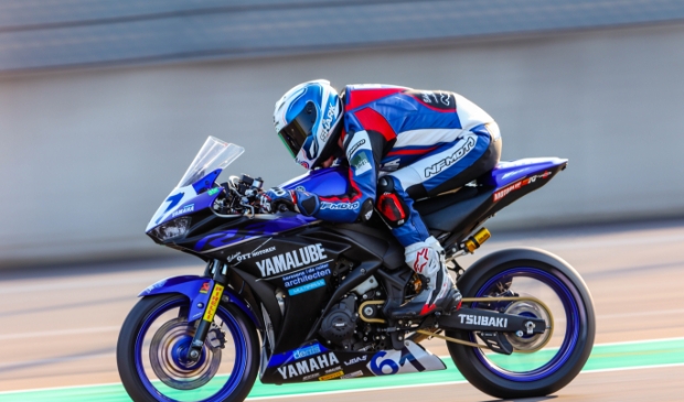 <p>Luuk de Ruiter op de motor spectaculair in beeld.</p>