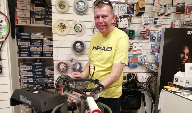<p>Edwin Gruijs is gecertificeerd protourstringer.</p>