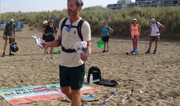 <p>Daan bij de beach clean up van 2020.</p>