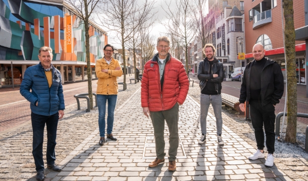 <p>V.l.n.r. Lambert Bruin, Tino Kerdijk, Stef van Amesfoort, Jon Ruigrok en Mark de Graaf.</p>