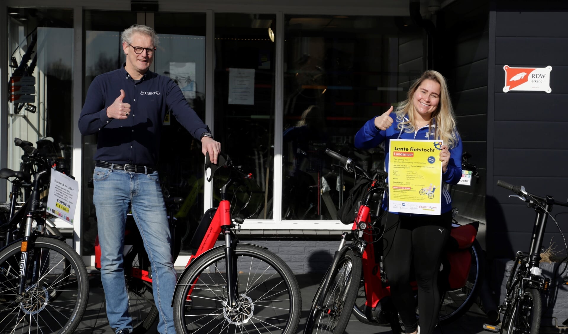 René van Dongen, eigenaar The Cool Biking Company en Rachel Plaggenburg, Buurtsportcoach Team Sportservice Zaanstreek-Waterland.