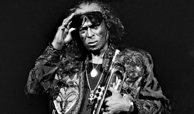 <p>De legendarische jazztrompetist Miles Davis.</p>