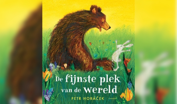 <p>Er wordt voorgelezen uit het prachtige prentenboek ‘De fijnste plek van de wereld’ van Petr Horacek.</p>