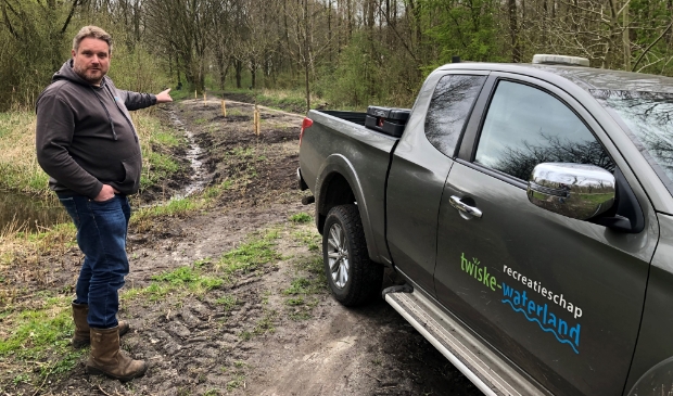 <p>Op diverse locaties maken zieke bomen plaats voor nieuwe aanplant. Op de foto Marco Woudstra.</p>