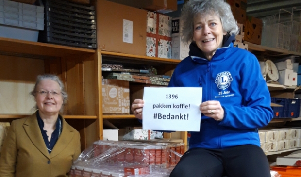 <p>Symone Hoogstins en Mariken Gimbrère-Jansen op de Haar (foto) kwamen namens Lionsclub Langedijk het resultaat van al hun werk bekijken.</p>