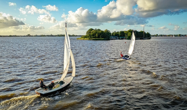 <p>Zeilen rond watersporteiland Robinson Crusoe voor SailWise.</p>