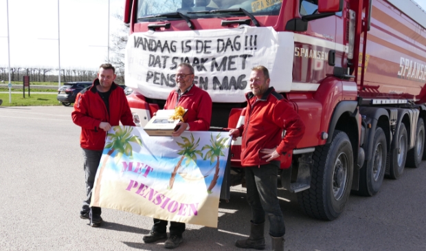 Sander links, de trotse vader en opa Sjaak en rechts Dennis.