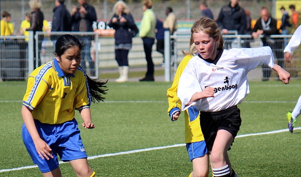 <p>Meidenvoetbaldag bij SV De Rijp</p>