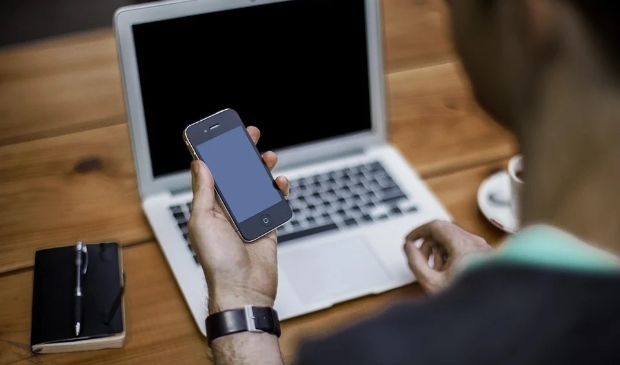 <p>We zijn meer online dan ooit: thuis, op ons werk, buiten, overal. </p>