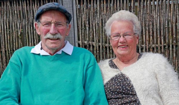 <p>Henk en Nel zijn zestig jaar getrouwd, maar van een echt feest is helaas geen sprake.</p>