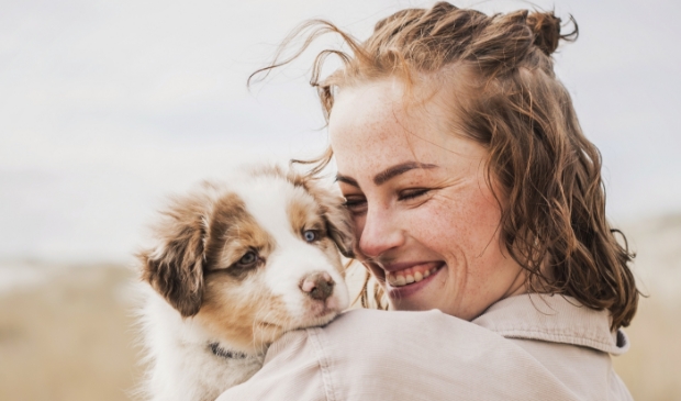 <p>Indy Weel en haar Australian Shepperd Oliie.</p>