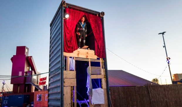 <p>Zeecontainerprogramma op het Over het IJ Festival.</p>