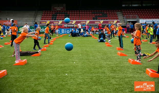 <p>Voorronde wordt gespeeld op handbalvelden van JHC. </p>