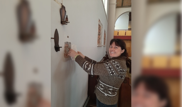 <p>Kunstenares Danielle van Assema-Vet heeft de voormalige RK-kerk Onze Lieve Vrouw Geboorte en de begane grond van het parochiehuis als atelierruimte ter beschikking gekregen.</p>