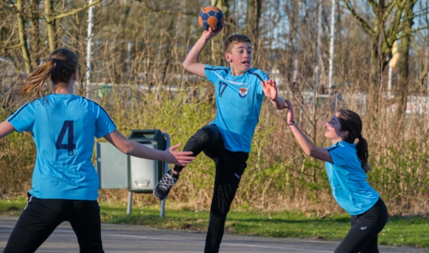 <p>Binnen of buiten sporten dat kan bij DSG Handbal.</p>