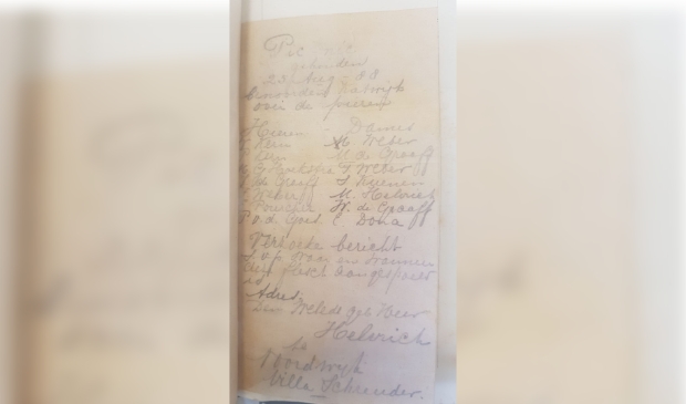 <p>Flessenpost afkomstig van burgemeester van Castricum anno 1888<em>.</em> </p>