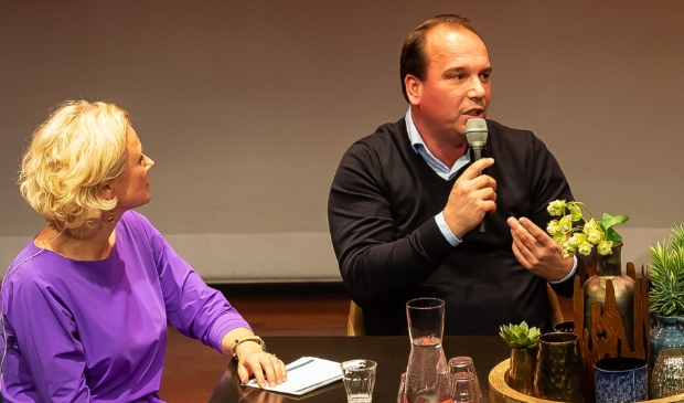 <p>Dennis van Marle tijdens een editie van NV Purmerend in de Purmaryn.</p>