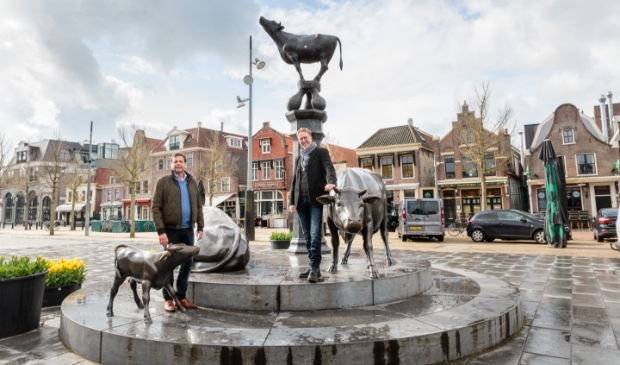 <p>Hans Preeker en Henry Wassink worden tijdens het event voorgesteld. </p>