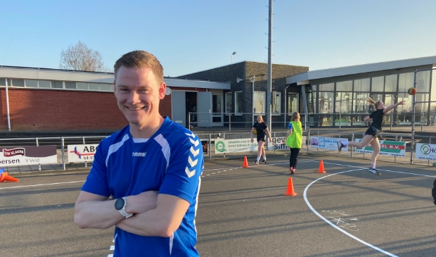 Rick Visser blijft voorlopig hoofdtrainer bij handbalvereniging Con Zelo