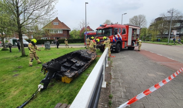 <p>Van het uitgebrande bootje bleef nagenoeg niets over.</p>
