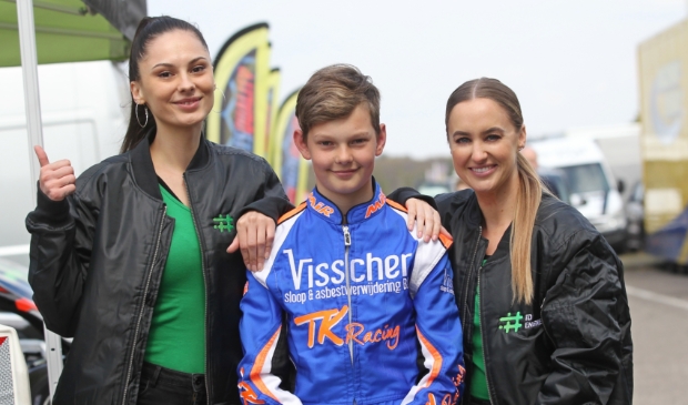 <p>Podiumplek en een duimpje omhoog voor Dylan Visser.</p>