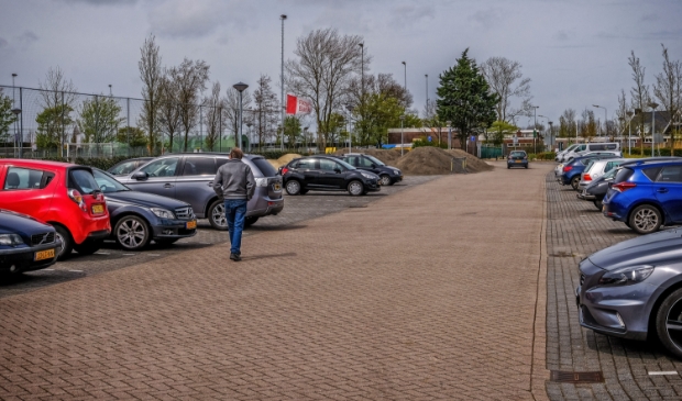 <p>Toekomstige jongerenwoningen op deze locatie aan de Zienlaan houden de gemoederen bezig in Uitgeest.</p>