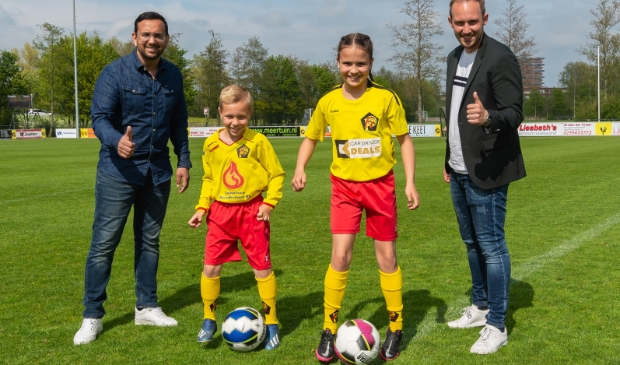 <p>Van links naar rechts Brian van Gils, Duncan, Zoe en Dave Huisman.</p>