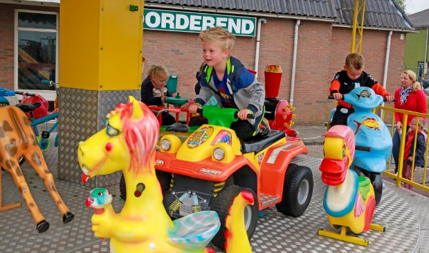 <p>Draaimolens voor de kinderen van de Sint Josephschool.</p>