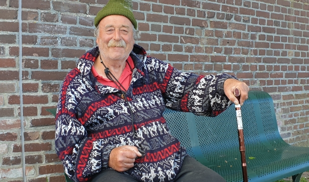 <p class="ONDERSCHRIFT" pstyle="ONDERSCHRIFT">Henk op ‘zijn’ bank, uitkijkend over het Krabbersgat.</p>