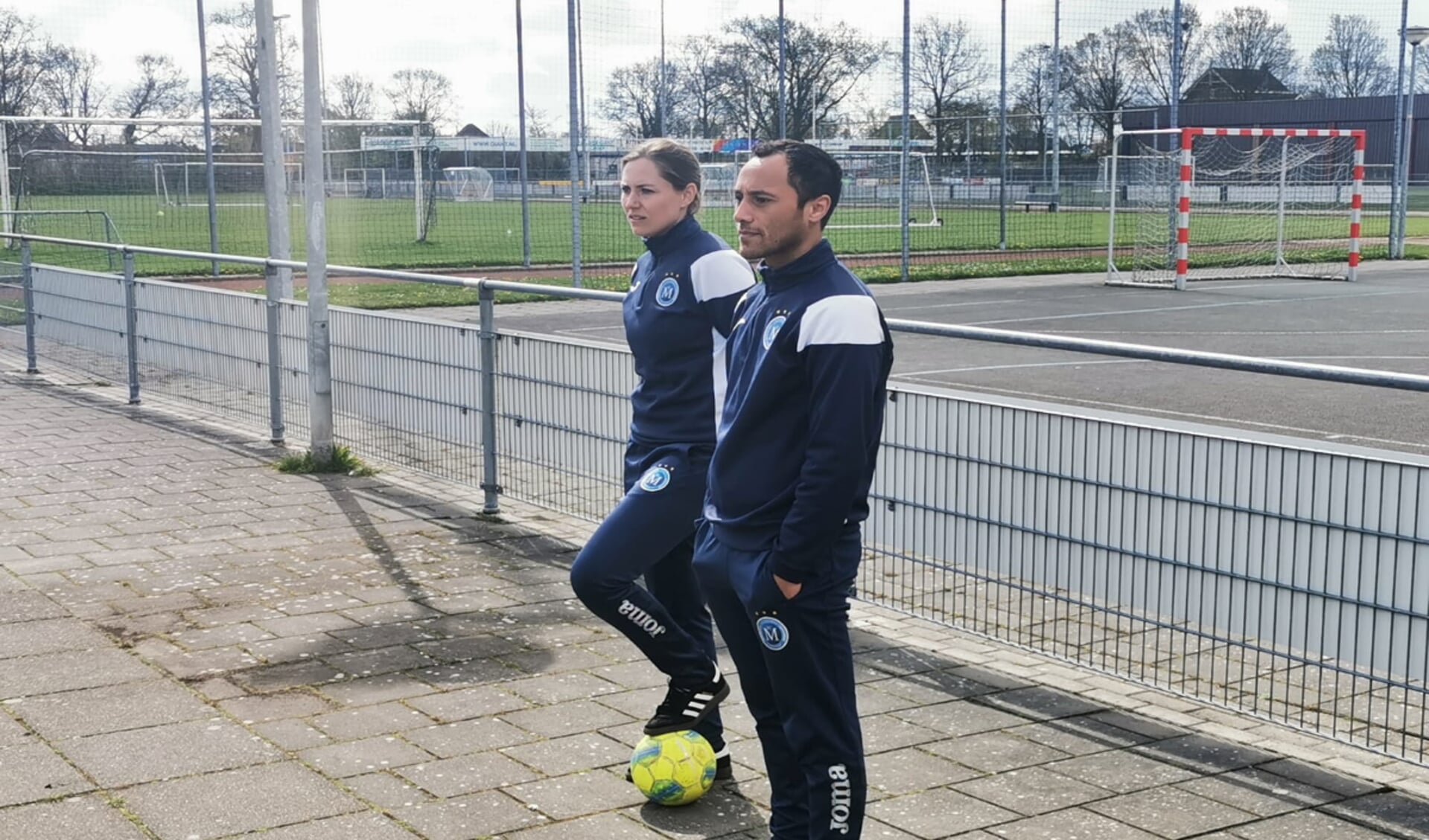De vrouwenselectie van FC Marlène staat ook komend seizoen onder leiding van Monique van der Rijst en Johnboy Veken 
