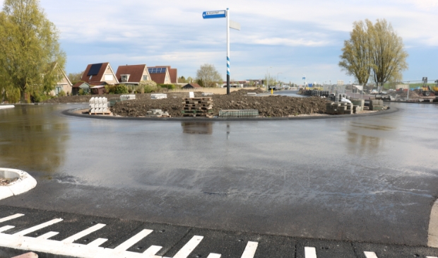 <p>Een spiegelglad wegdek.</p>