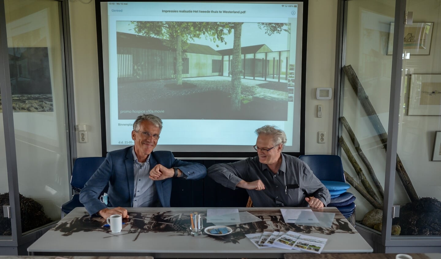 Jan Leunis de Bey, directeur Omring Thuiszorg (l) en Gijs Wilms, voorzitter van Het Tweede Thuis.