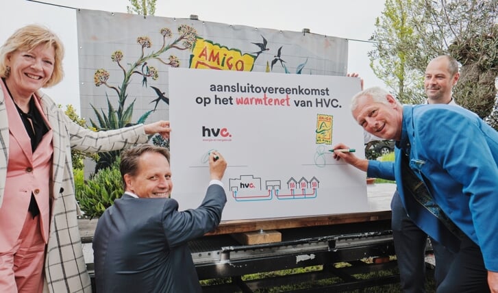 Wethouder Monique Stam, Gerard van Langen (directeur Amigo Plant), Arjan ten Elshof (directeur Duurzame Energie HVC).