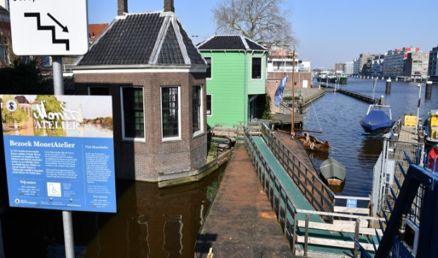 <p>De ingang van het Monet Atelier aan de Zaankant.</p>