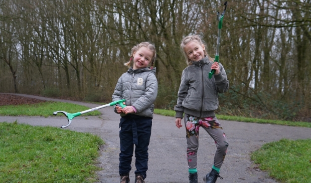 <p>Kinderen kunnen samen met hun ouders een gratis cleanup-pakket ophalen bij o.a. supermarkt Deen. </p>