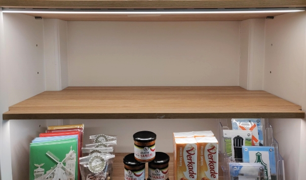 <p>Er is vast ruimte vrij gemaakt in de Zaanstore.... Wie vult het schap met Zaanse producten? </p>