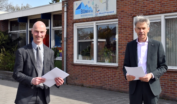 <p>Wethouder Tesselaar van de gemeente Opmeer en de heer Wijker (SKOWF).</p>