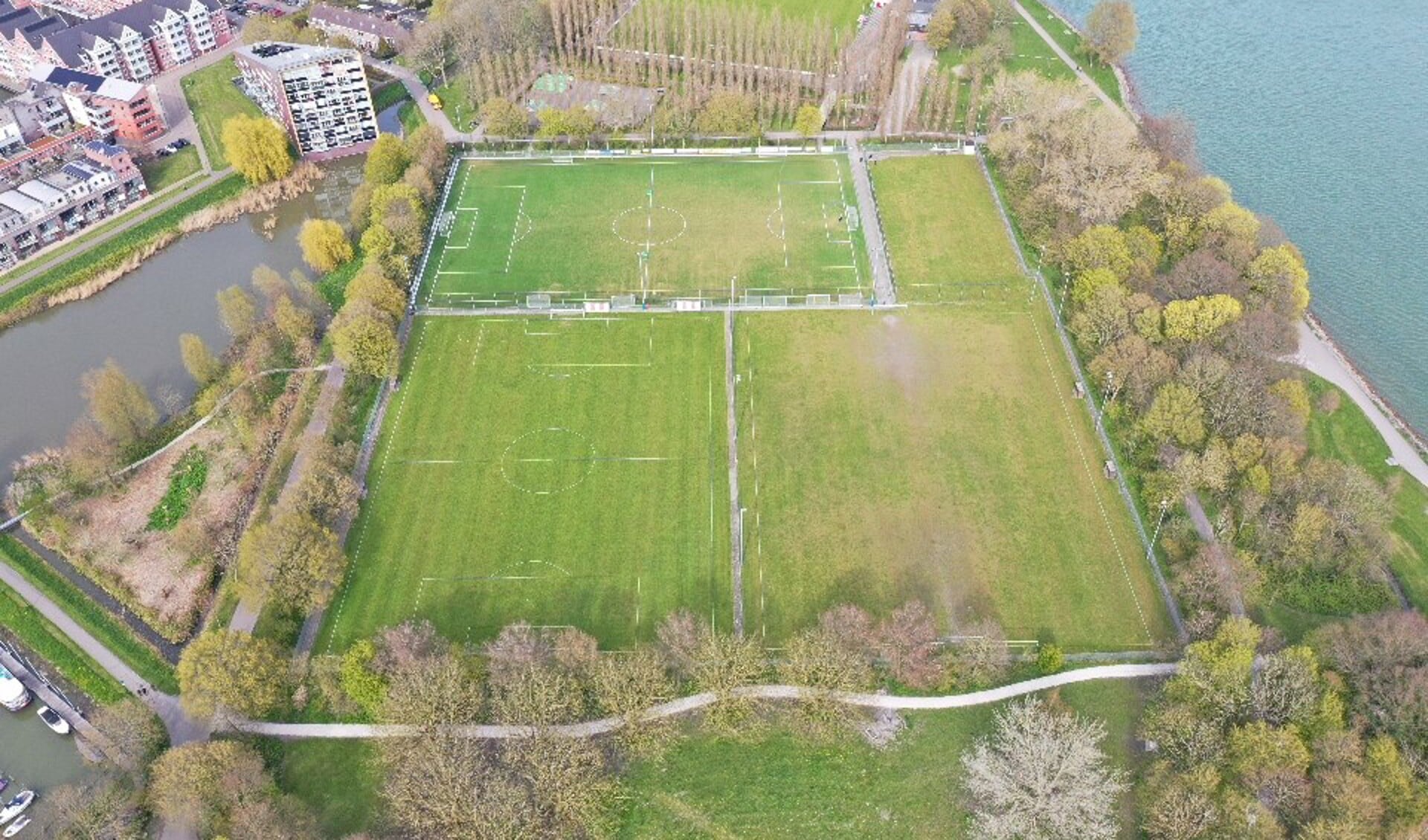 Te korte voetbalvelden HVV Hollandia en HCSV Zwaluwen’30. 