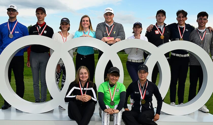 De winnaars in Polen, met boven midden Nikki Hofstede en Mike Korver.